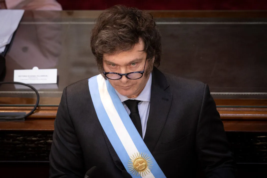 Milei_Javier_Xinhua_Aumento_Sueldo-1068x712